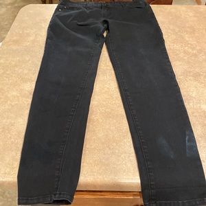Juniors Celebrity Pink black skinny jeans size 9 inseam measures about 30.5”